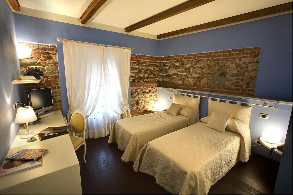Cascina Di Corte Hotel