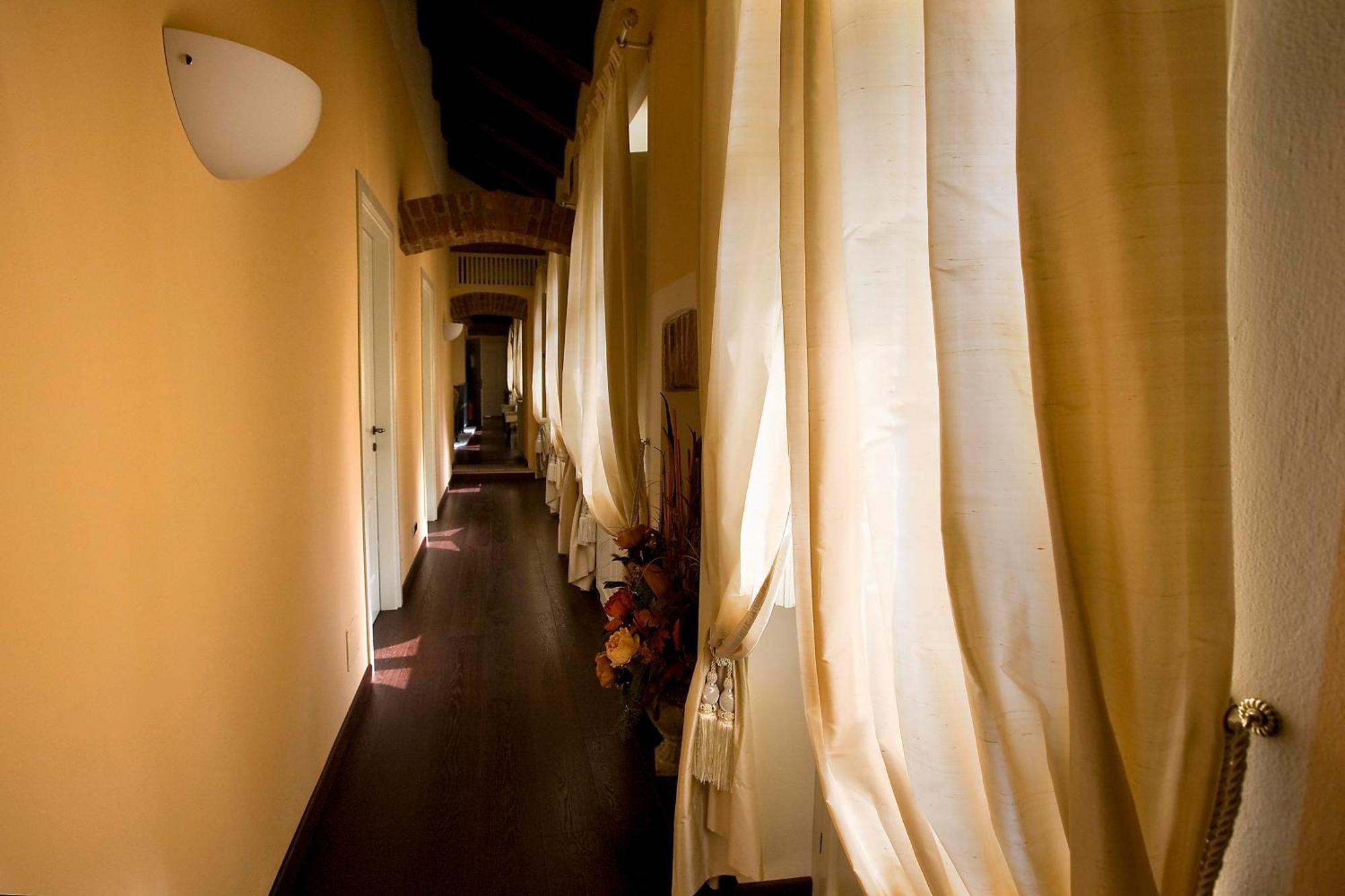 Cascina Di Corte Hotel