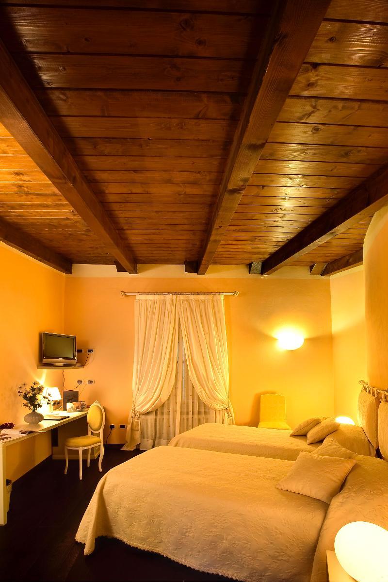 Cascina Di Corte 3*